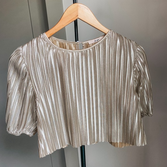 Mi Ami Gold Metallic Crop Top - Picture 2 of 3